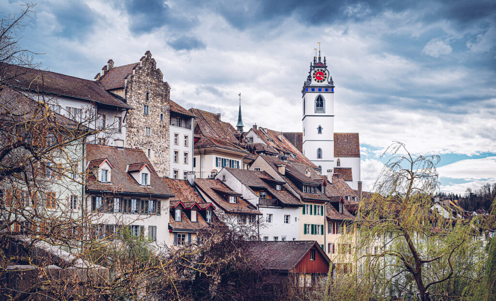 14 lugares perfectos para contemplar el follaje otoñal de Suiza