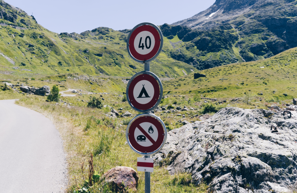 Zelten in den Schweizer Alpen