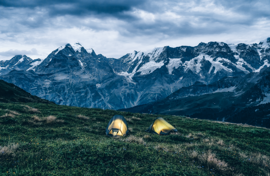 Camping libre en los Alpes suizos