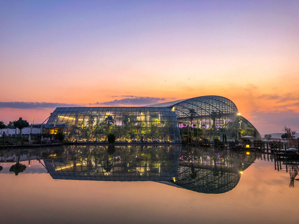 Die Thermen & Badewelt Sinsheim im Sonnenuntergang