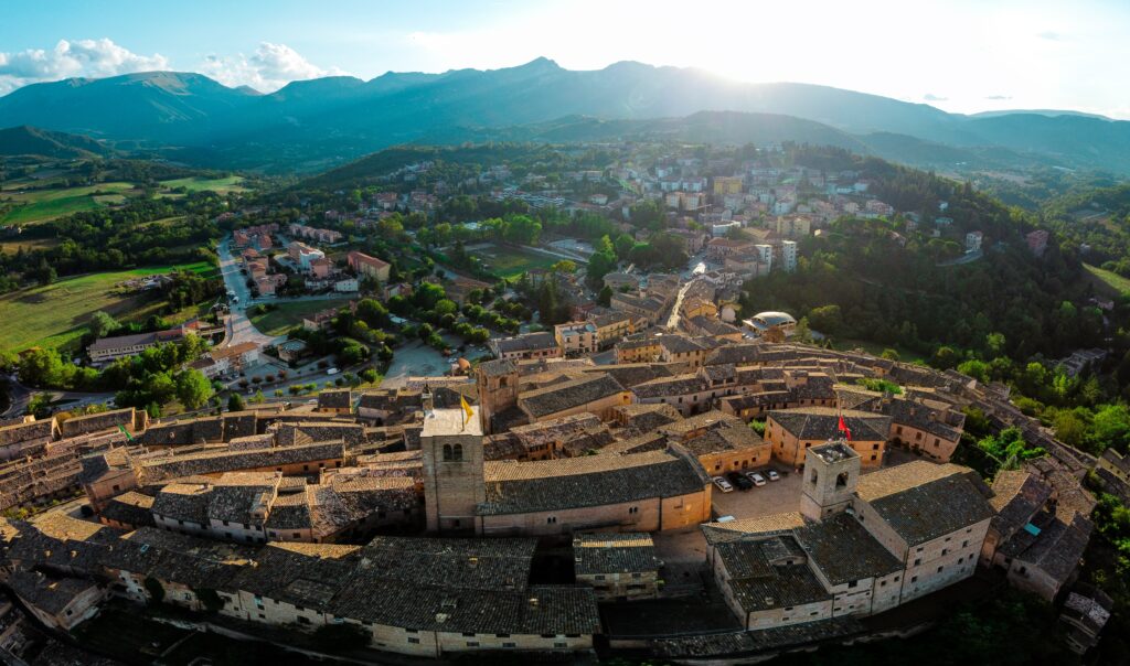 8 borghi da visitare nelle Marche: tra arte, natura e storia millenaria